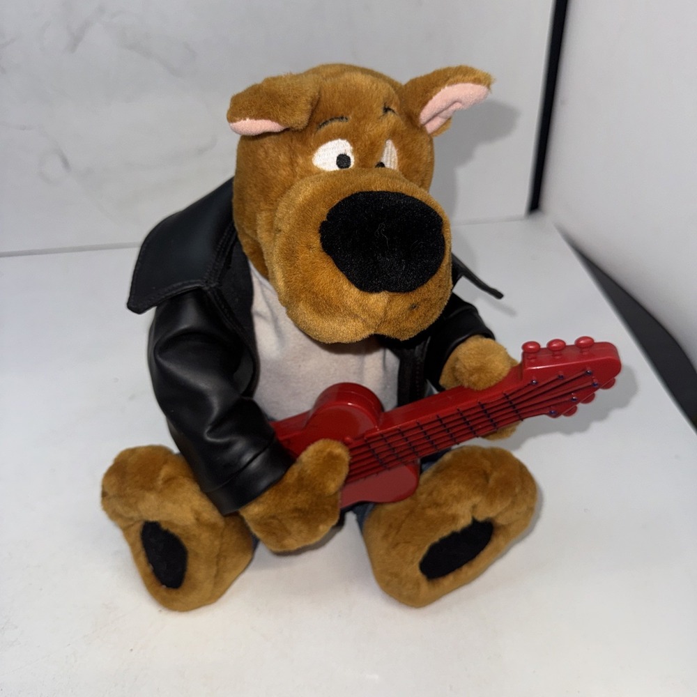 Vintage 2000 Scooby Doo w Guitar Animated Plush Warner Bros Store Talking Y2K